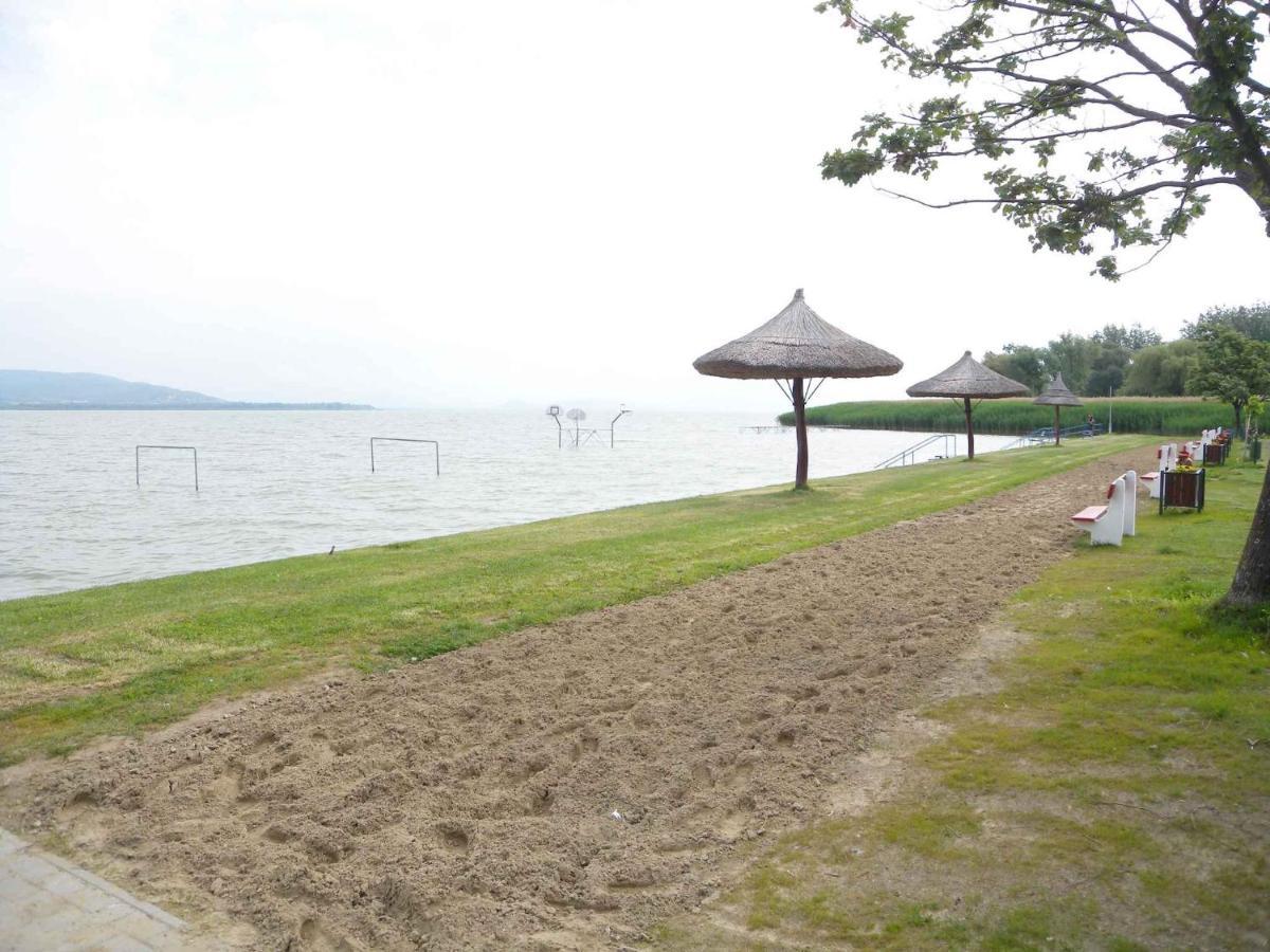 Apartment Balatonbereny 4 Luaran gambar
